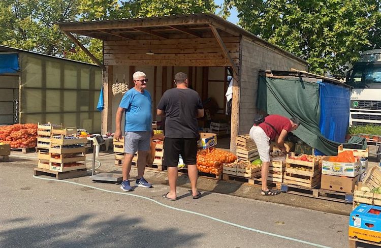 Evo najnovijih cijena na Veletržnici u Čapljini: Stigle breskve i patlidžani