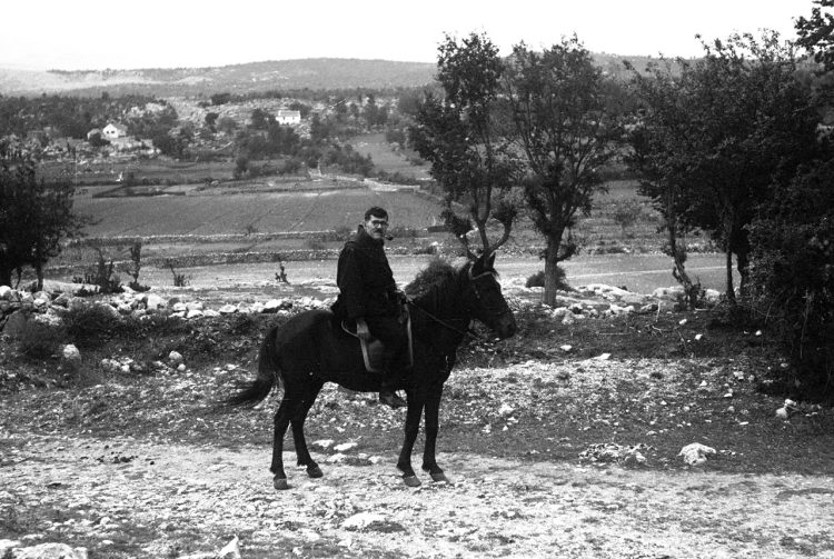 Široki Brijeg između 1940. i 1944.: Fra Vojislav Mikulić na konju