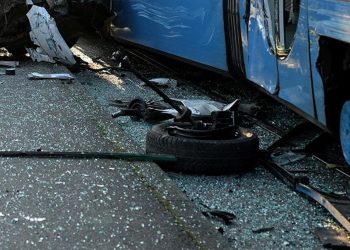 Zagreb: Državljanin BiH pijan Mercedesom prošao kroz crveno i zabio se u tramvaj