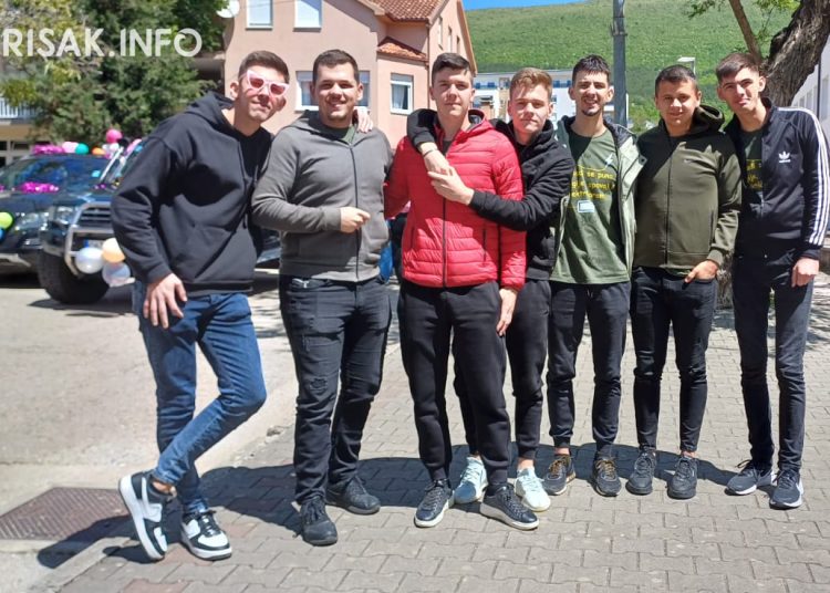 Posuški maturanti proslavili završetak školovanja