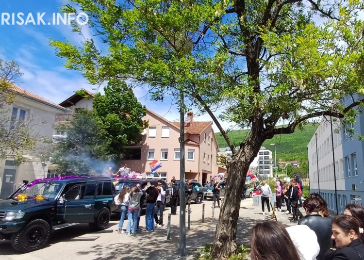 Posuški maturanti proslavili završetak školovanja