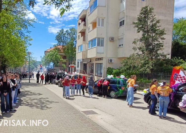 Posuški maturanti proslavili završetak školovanja