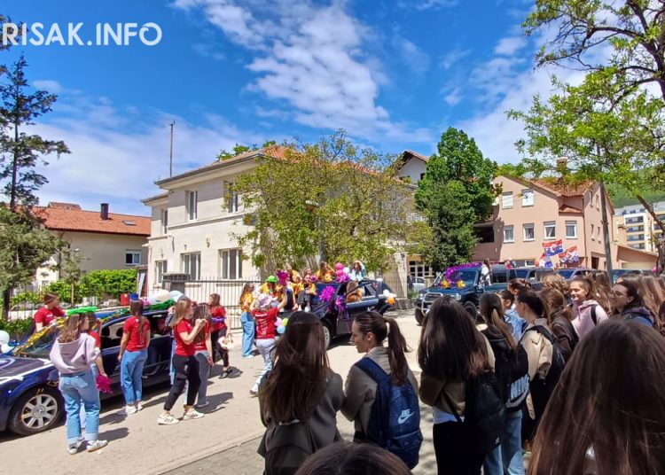Posuški maturanti proslavili završetak školovanja