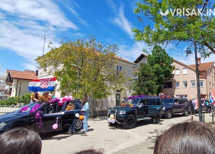 Posuški maturanti proslavili završetak školovanja