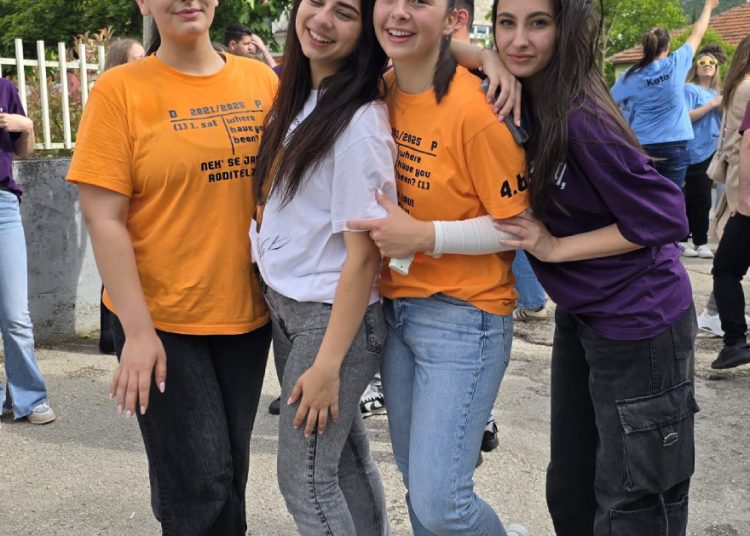 Ljubuški maturanti proslavili kraj srednjoškolskog obrazovanja uz pjesmu i ples