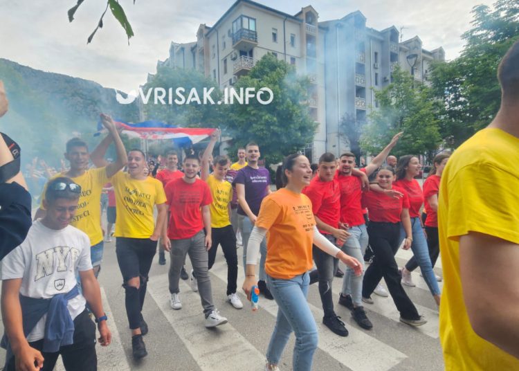 Ljubuški maturanti proslavili kraj srednjoškolskog obrazovanja uz pjesmu i ples