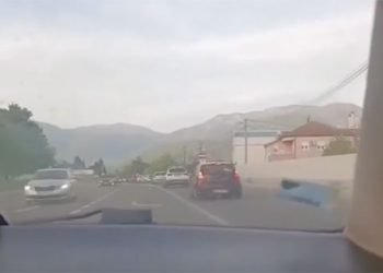 Mostar: Policija pronašla i kaznila vozača koji je pretjecao kolonu