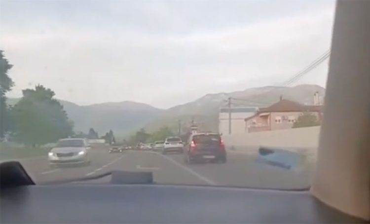Mostar: Policija pronašla i kaznila vozača koji je pretjecao kolonu