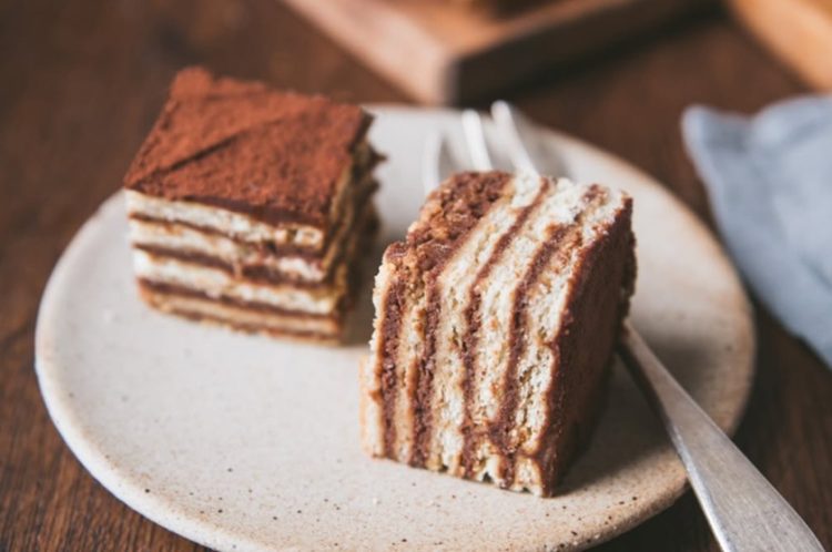 Recept za slasticu iz djetinjstva koju sada poslužujemo kao hit tortu