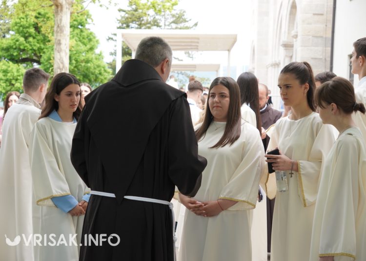 Široki Brijeg: 193 mladih primilo sakramenat Svete potvrde