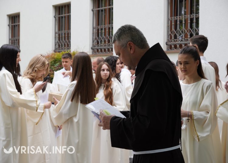 Široki Brijeg: 193 mladih primilo sakramenat Svete potvrde