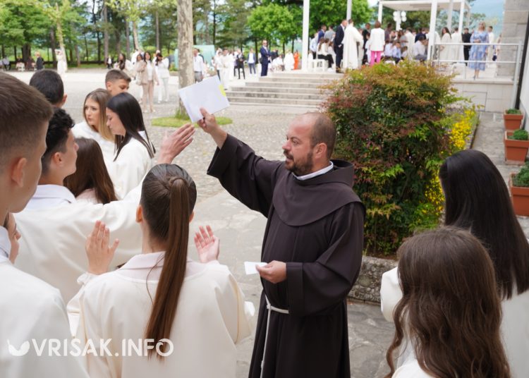 Široki Brijeg: 193 mladih primilo sakramenat Svete potvrde