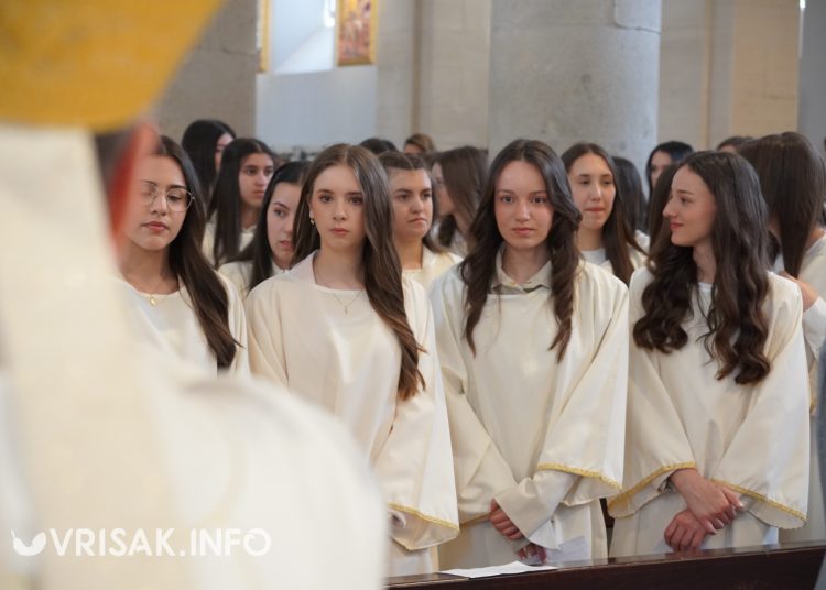 Široki Brijeg: 193 mladih primilo sakramenat Svete potvrde