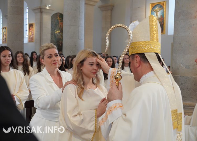 Široki Brijeg: 193 mladih primilo sakramenat Svete potvrde