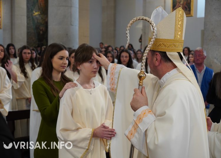 Široki Brijeg: 193 mladih primilo sakramenat Svete potvrde