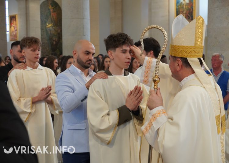 Široki Brijeg: 193 mladih primilo sakramenat Svete potvrde
