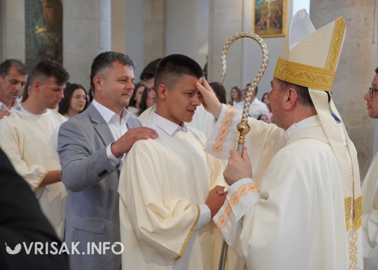 Široki Brijeg: 193 mladih primilo sakramenat Svete potvrde