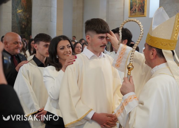 Široki Brijeg: 193 mladih primilo sakramenat Svete potvrde