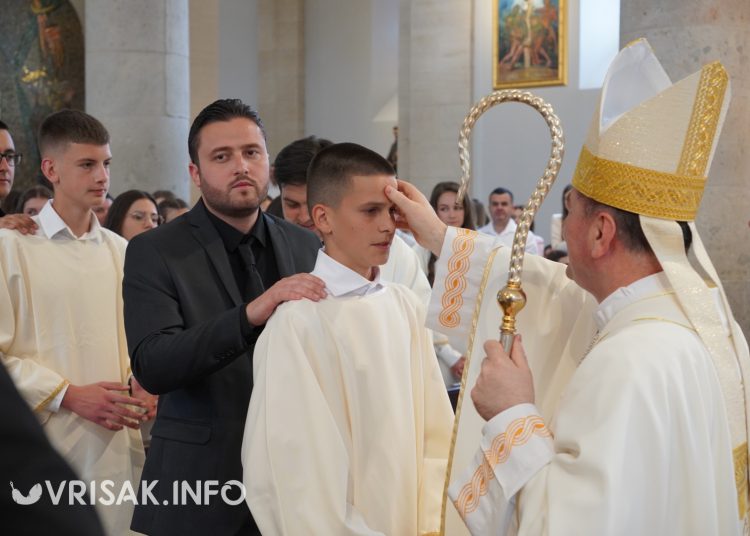 Široki Brijeg: 193 mladih primilo sakramenat Svete potvrde