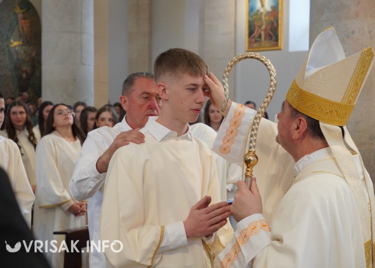 Široki Brijeg: 193 mladih primilo sakramenat Svete potvrde