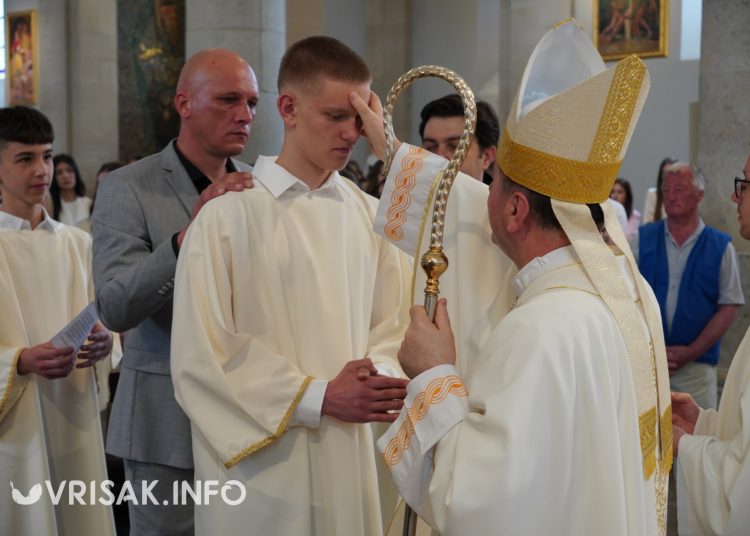 Široki Brijeg: 193 mladih primilo sakramenat Svete potvrde