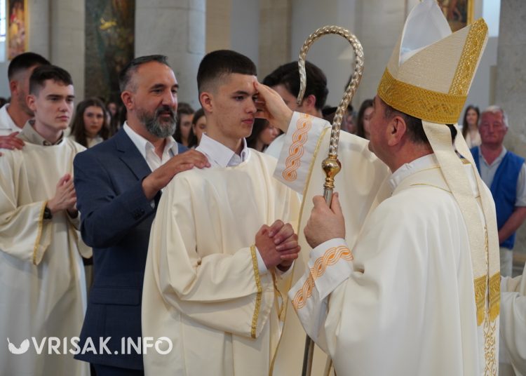 Široki Brijeg: 193 mladih primilo sakramenat Svete potvrde