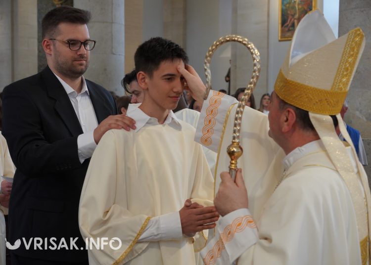 Široki Brijeg: 193 mladih primilo sakramenat Svete potvrde