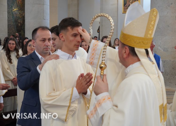 Široki Brijeg: 193 mladih primilo sakramenat Svete potvrde