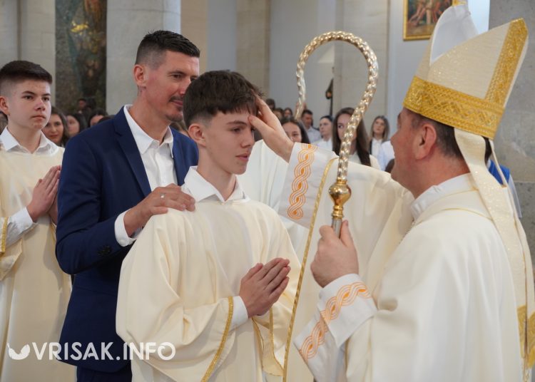 Široki Brijeg: 193 mladih primilo sakramenat Svete potvrde