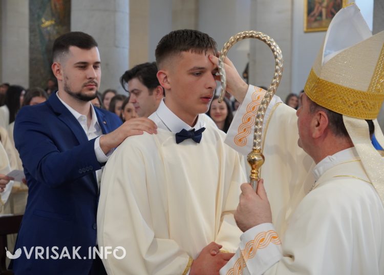 Široki Brijeg: 193 mladih primilo sakramenat Svete potvrde