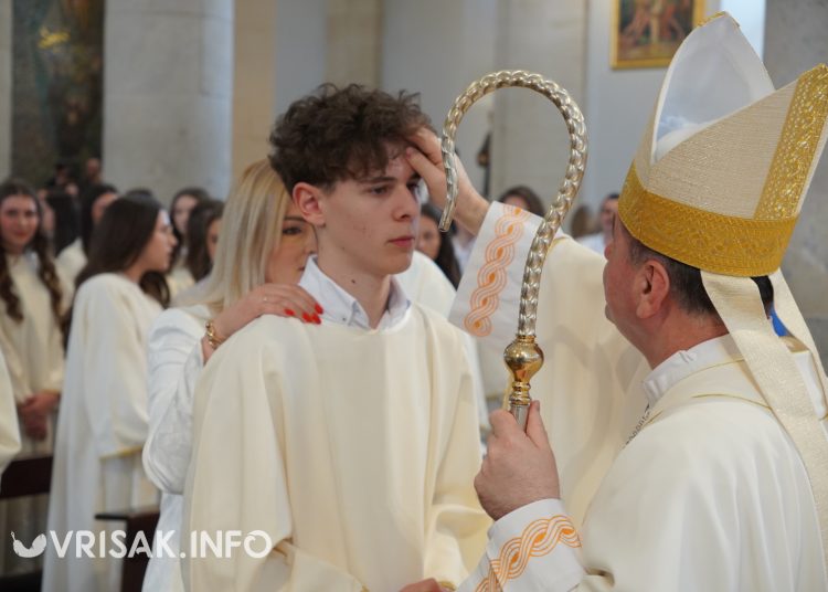 Široki Brijeg: 193 mladih primilo sakramenat Svete potvrde