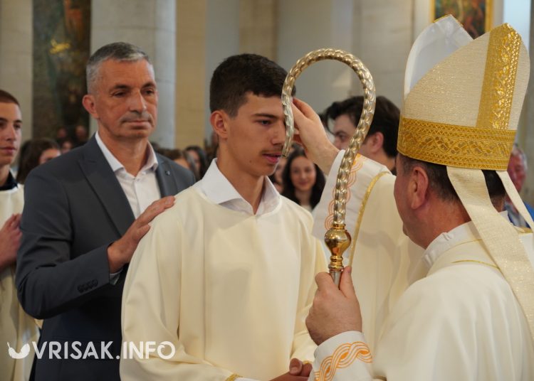 Široki Brijeg: 193 mladih primilo sakramenat Svete potvrde