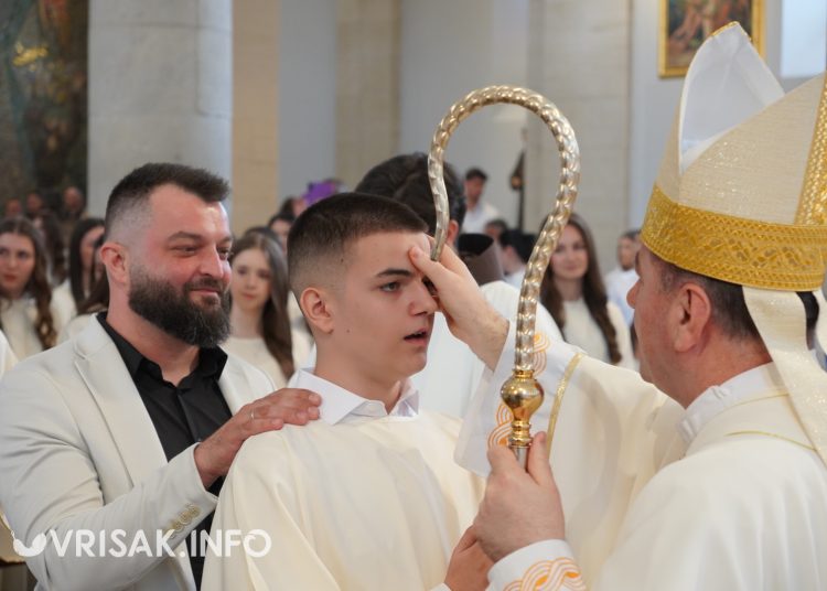 Široki Brijeg: 193 mladih primilo sakramenat Svete potvrde