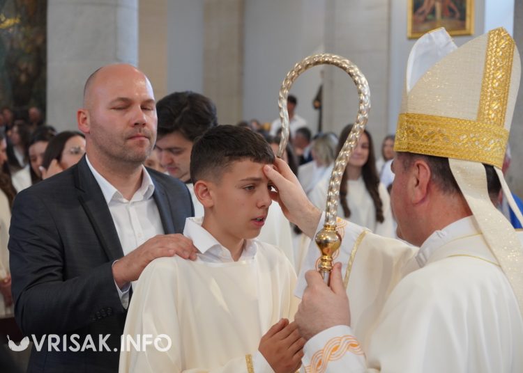 Široki Brijeg: 193 mladih primilo sakramenat Svete potvrde