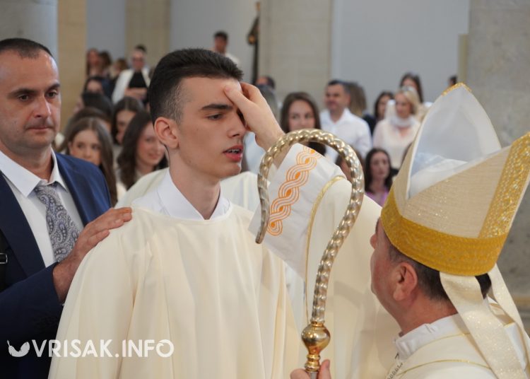 Široki Brijeg: 193 mladih primilo sakramenat Svete potvrde