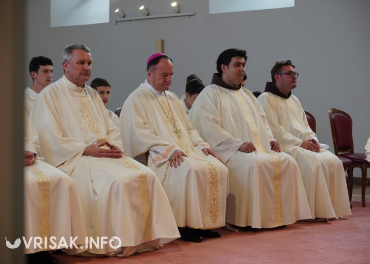 Široki Brijeg: 193 mladih primilo sakramenat Svete potvrde