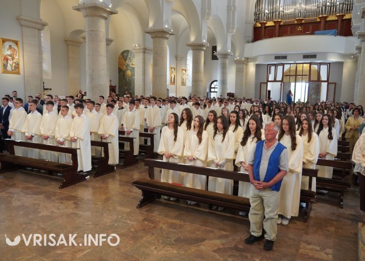 Široki Brijeg: 193 mladih primilo sakramenat Svete potvrde