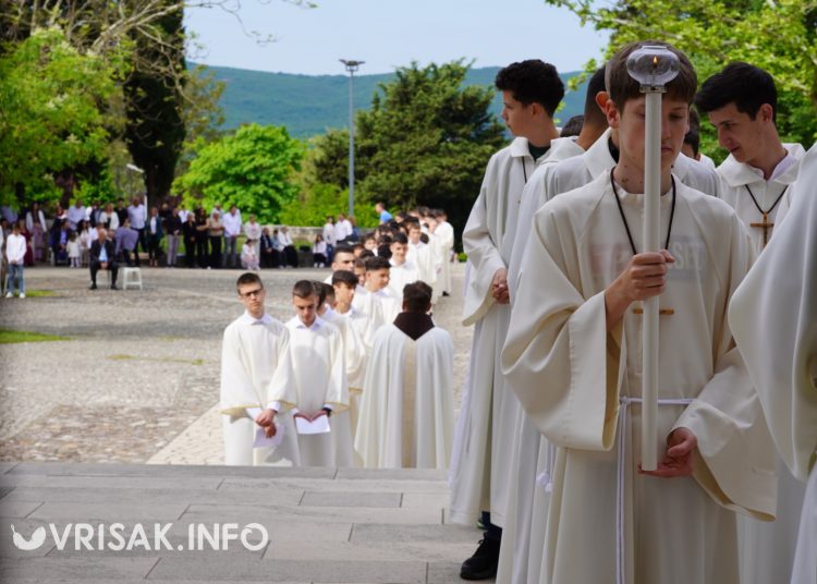 Široki Brijeg: 193 mladih primilo sakramenat Svete potvrde