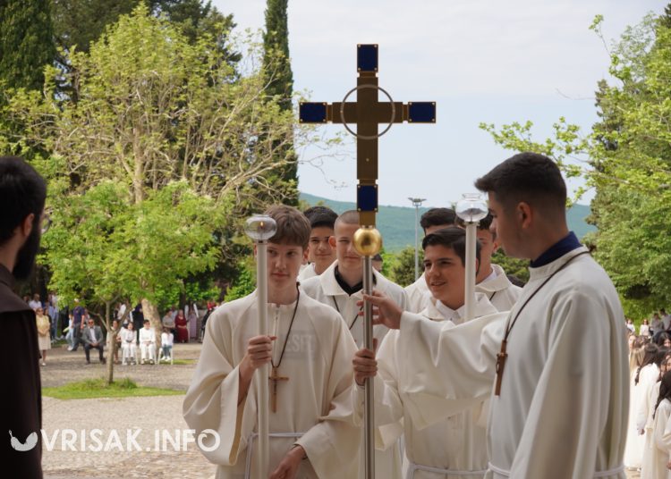 Široki Brijeg: 193 mladih primilo sakramenat Svete potvrde