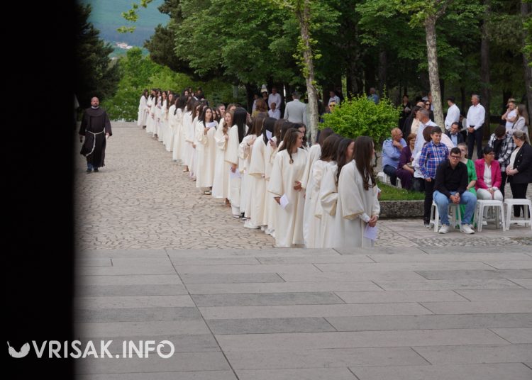 Široki Brijeg: 193 mladih primilo sakramenat Svete potvrde