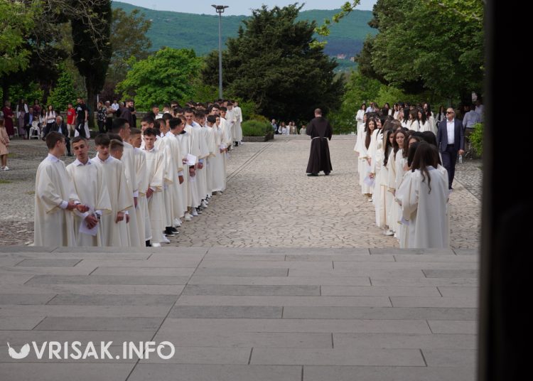 Široki Brijeg: 193 mladih primilo sakramenat Svete potvrde