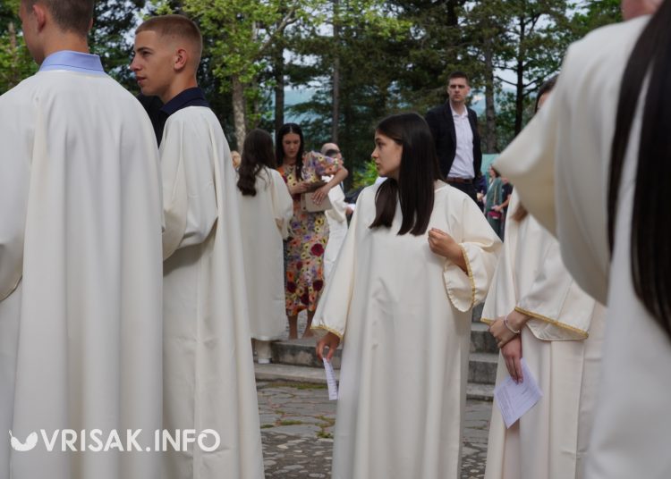Široki Brijeg: 193 mladih primilo sakramenat Svete potvrde
