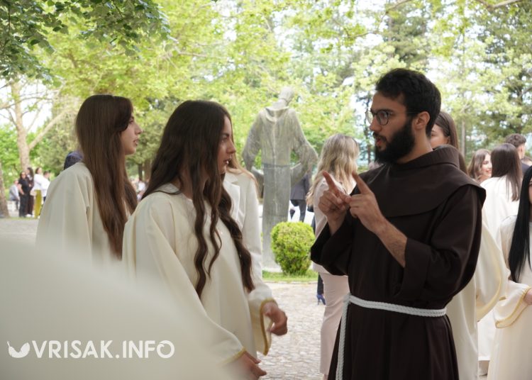 Široki Brijeg: 193 mladih primilo sakramenat Svete potvrde