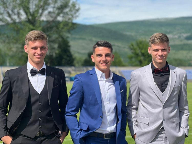 Tri prvotimca NK Široki Brijeg maturirali, među njima i kapetan momčadi