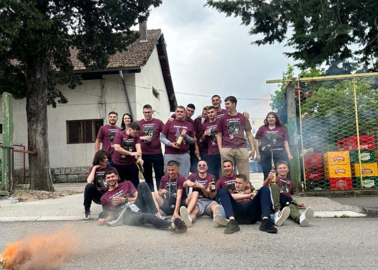 Ljubuški maturanti proslavili kraj srednjoškolskog obrazovanja uz pjesmu i ples