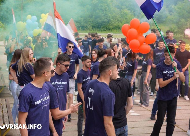 Širokobriješki maturanti proslavili završetak školovanja