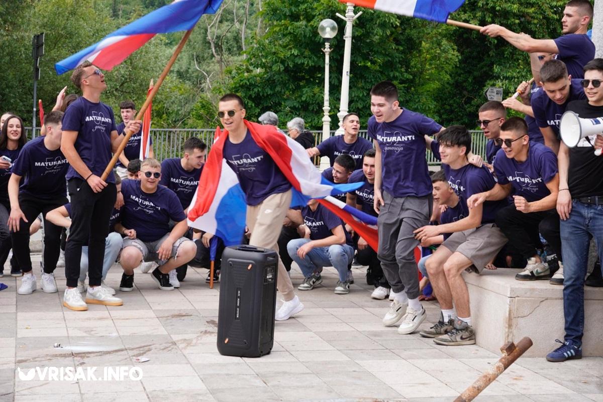 Široki Brijeg: Maturanti prošetali ulicama grada