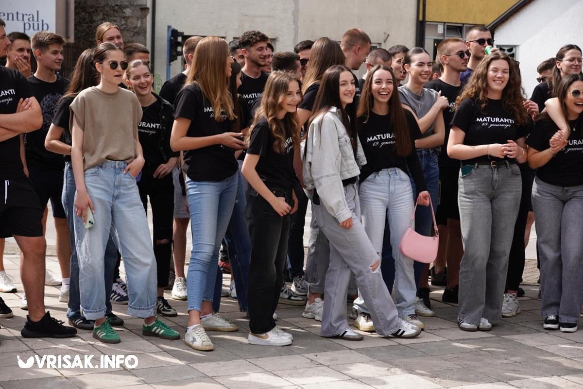Široki Brijeg: Maturanti prošetali ulicama grada