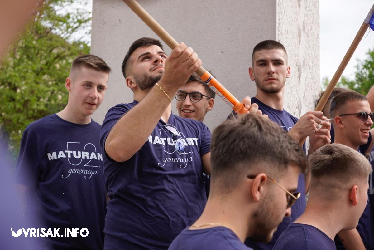 Široki Brijeg: Maturanti prošetali ulicama grada