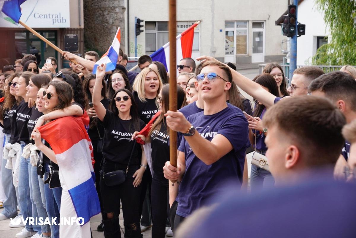 Široki Brijeg: Maturanti prošetali ulicama grada
